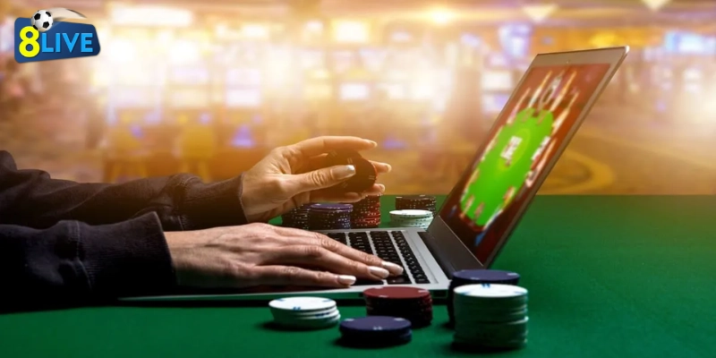 Cùng tận hưởng những cách chơi poker khác nhau cùng bạn bè